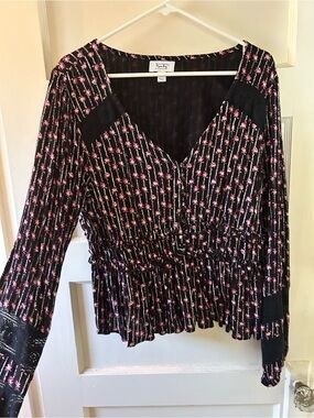 Black Floral V-Neck Peplum Top - Black/Pink
